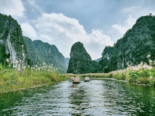 Cheo thuyen du lich trang an ninh binh