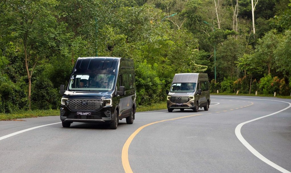 Thuê xe 18 chỗ ford transit 1024x609